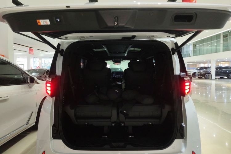 丰田 埃尔法 2024款 双擎 2.5L 尊贵版机舱底盘23