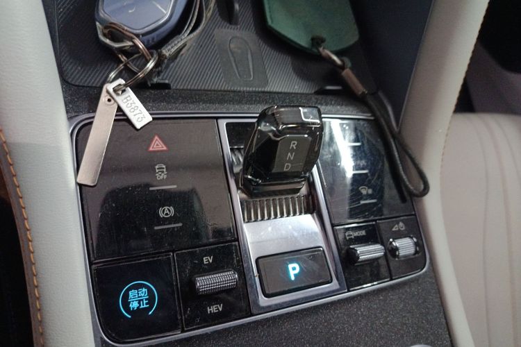 比亚迪 宋PLUS新能源 2024款 荣耀版 DM-i 71km 豪华型中控内饰18