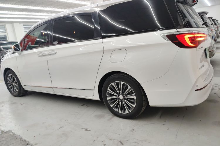 别克GL8 2021款 ES陆尊 653T 智慧旗舰型车身外观4