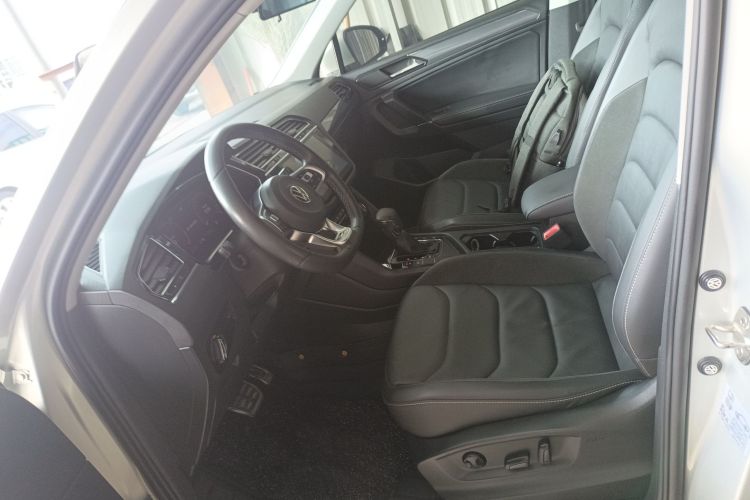 大众 途观L 2021款 330TSI 自动两驱R-Line越享版中控内饰19