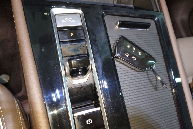 大众 威然 2024款 380TSI 尊贵版中控内饰18