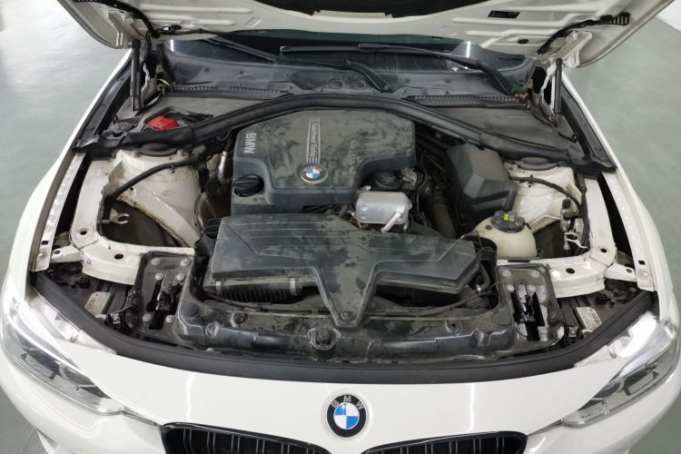 宝马3系 2016款 320Li 进取型机舱底盘24