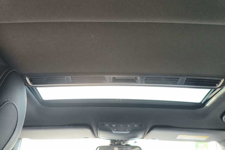 奔驰C级 2016款 C 200 运动版中控内饰22