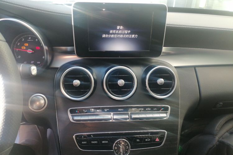 奔驰C级 2018款 C 180 L 时尚型运动版局部细节16