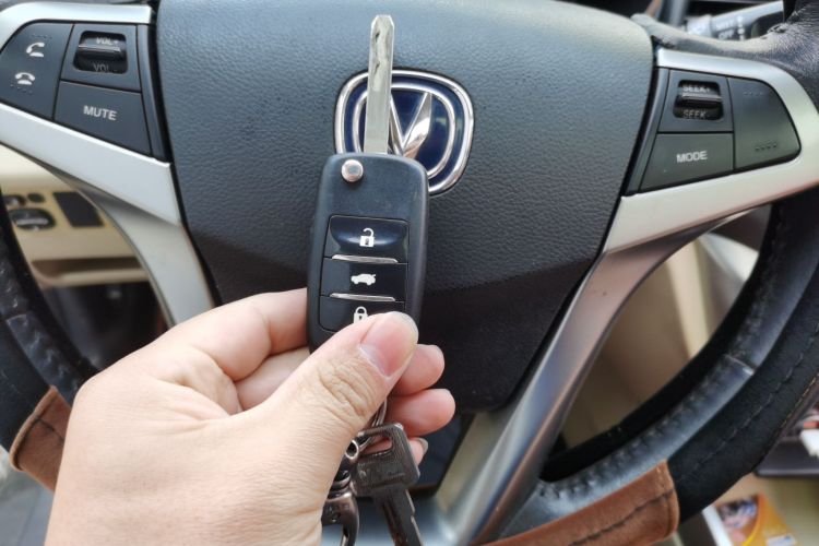 长安 逸动 2015款 1.6L 手动豪华型 国V中控内饰11