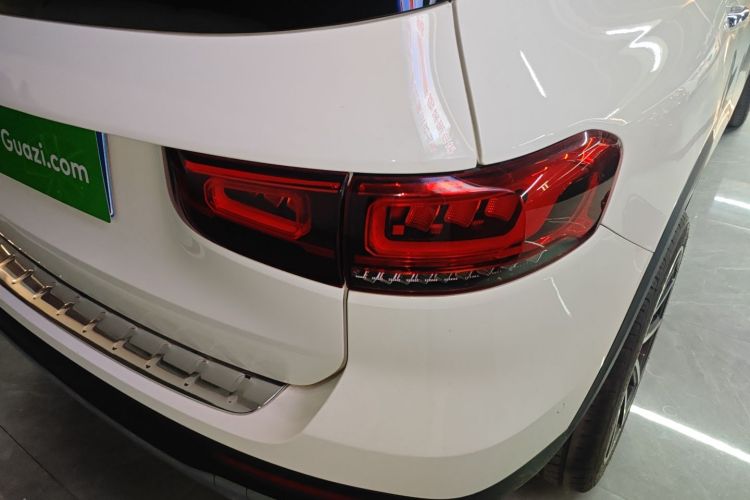 奔驰GLB 2020款 GLB 200 时尚型车身外观9