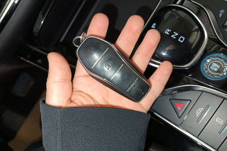 比亚迪 宋MAX新能源 2022款 DM-i 105KM 行政版中控内饰7001