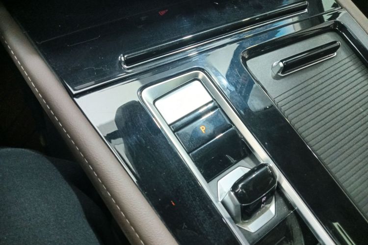 大众 威然 2024款 380TSI 尊驰版中控内饰18