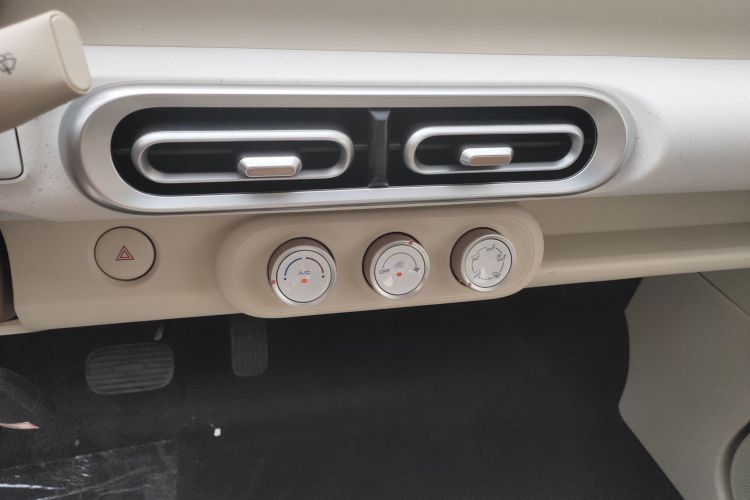 五菱汽车 宏光MINIEV 2024款 第三代 215km 青春版中控内饰16