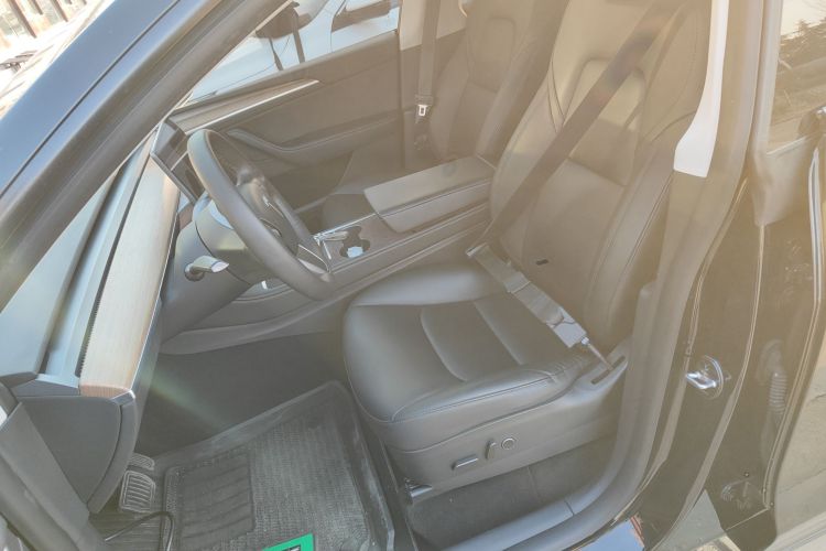 特斯拉 Model Y 2021款 长续航全轮驱动版中控内饰19