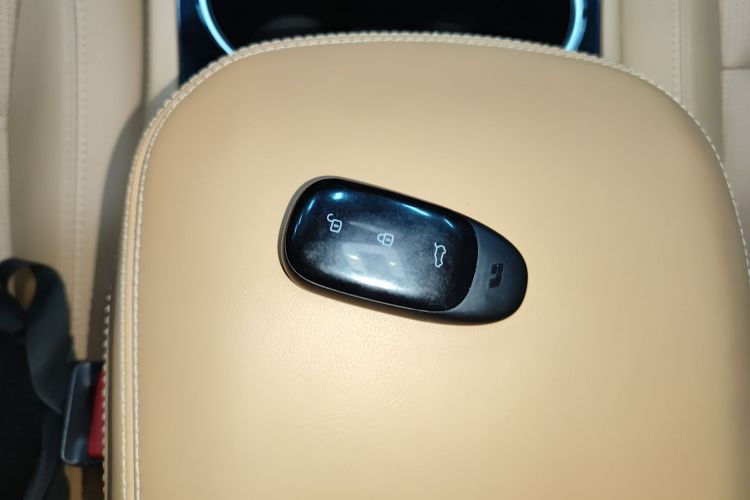 理想汽车 理想ONE 2021款 增程6座版中控内饰7001