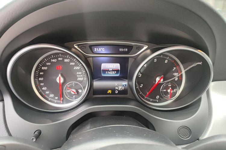 奔驰CLA 2016款 改款 CLA 220 4MATIC中控内饰15