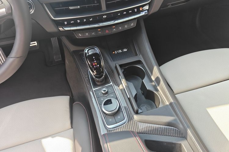 凯迪拉克CT5 2025款 28T 赛道性能版+巅峰赛道选装包中控内饰18
