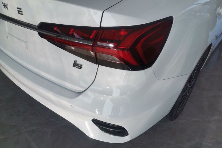 荣威i5 2021款 1.5L CVT铂金版车身外观9