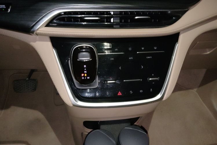 别克GL8 2020款 ES陆尊 653T 尊享型中控内饰18