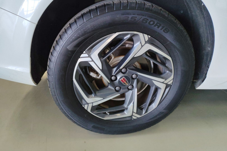 红旗HS3 2023款 1.5T 两驱善为版车身外观6008