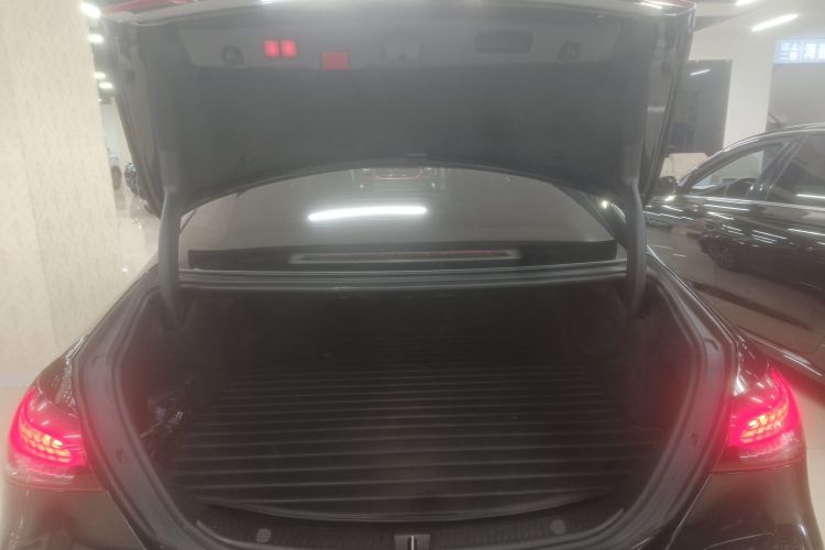 奔驰E级新能源 2022款 改款 E 350 e L 插电式混合动力轿车局部细节23