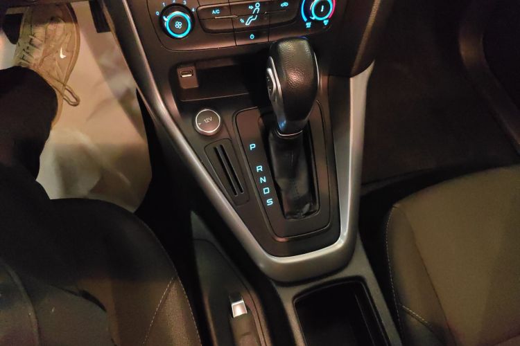 福特 福克斯 2015款 两厢 1.6L 自动舒适型中控内饰18