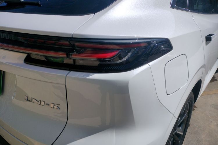 长安UNI-K 智电iDD 2024款 智电iDD 1.5T 135km智趣型车身外观9