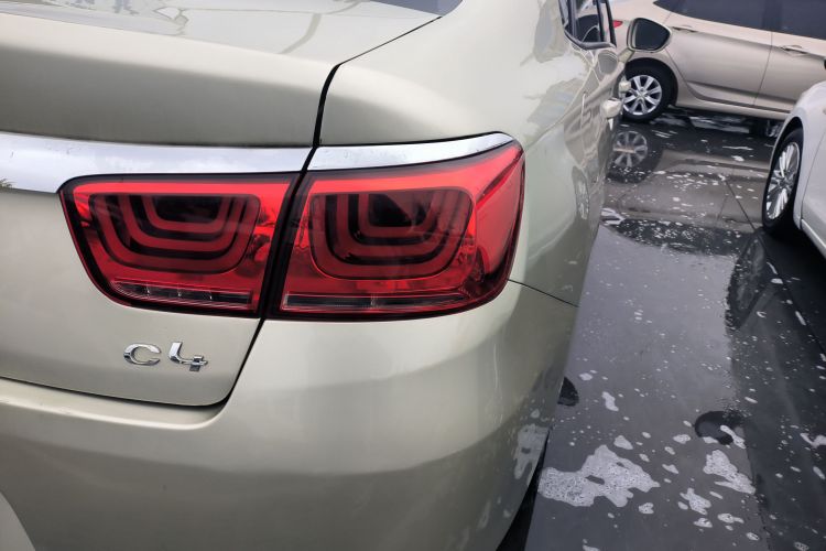 雪铁龙 C4世嘉 2016款 1.6L 自动舒适型车身外观9