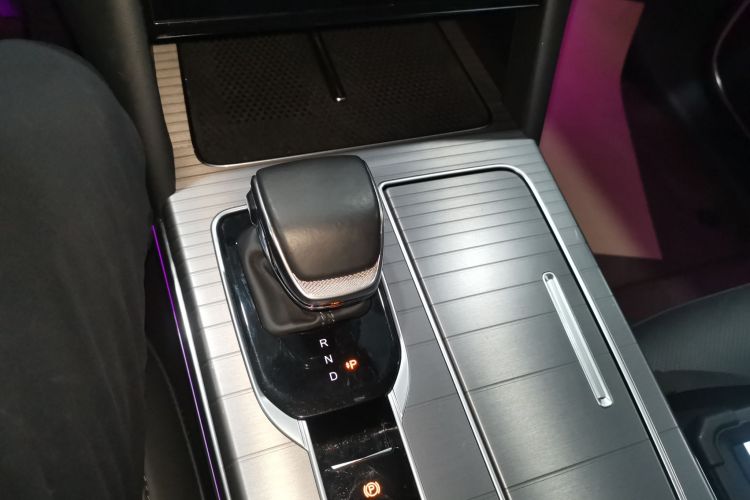 红旗HS7 PHEV 2024款 2.0T PHEV 四驱旗畅版 6座中控内饰18