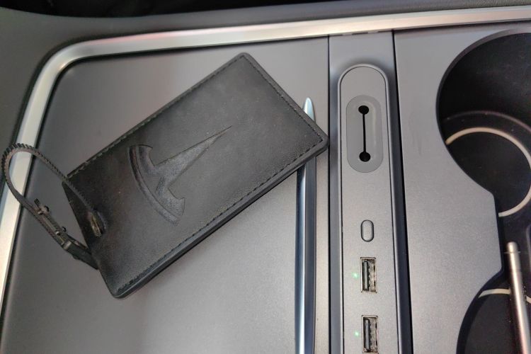 特斯拉 Model Y 2022款 改款 后轮驱动版中控内饰11