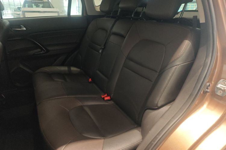 广汽传祺 传祺GS4 2015款 200T G-DCT豪华版中控内饰21