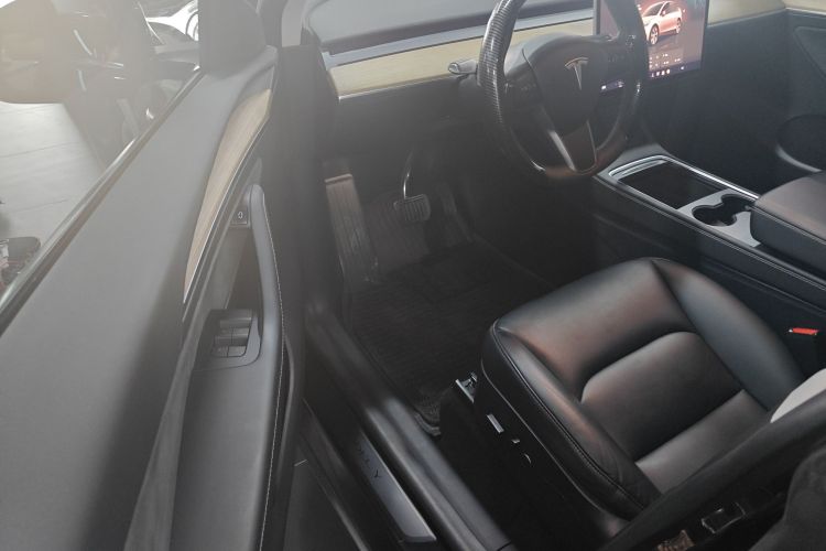 特斯拉 Model Y 2022款 改款 后轮驱动版中控内饰7003