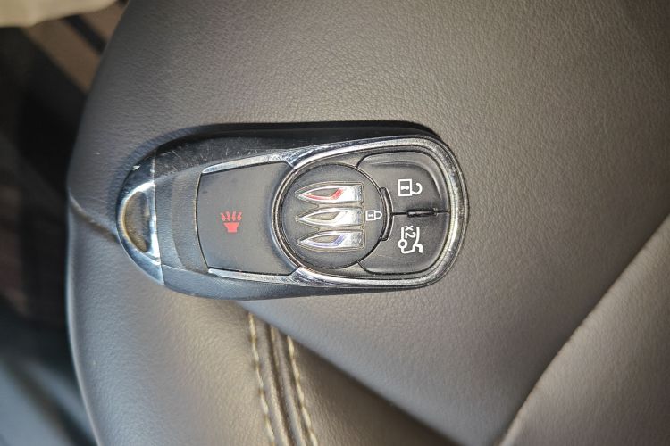 别克 君威 2024款 25T 超享版中控内饰7001