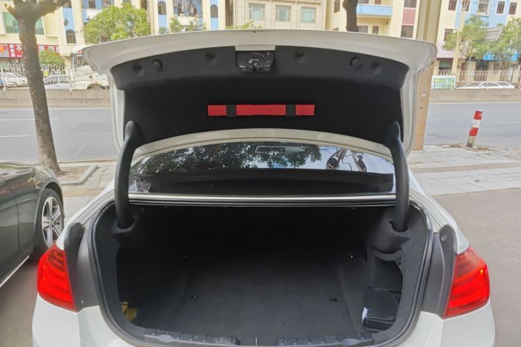 宝马3系 2015款 320Li 超悦版时尚型机舱底盘23