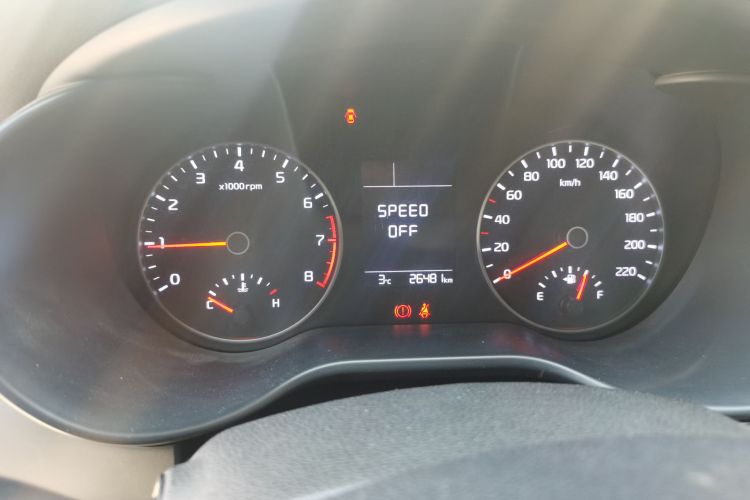 起亚K2 2017款 三厢 1.4L MT GLS中控内饰15