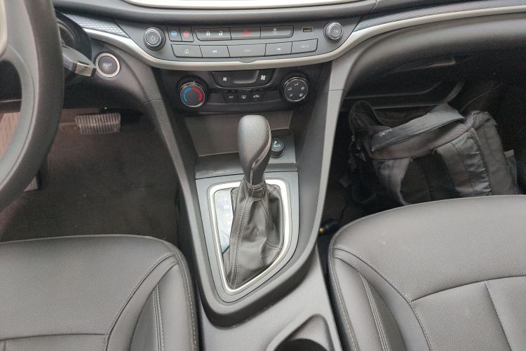 别克 英朗 2021款 改款 1.3T 自动轻混动精英型中控内饰18