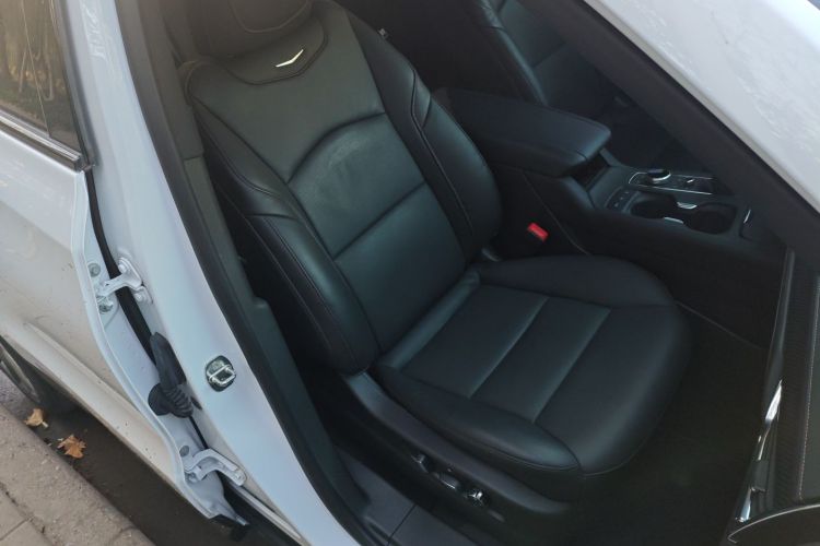 凯迪拉克XT4 2022款 28T 四驱铂金型局部细节41