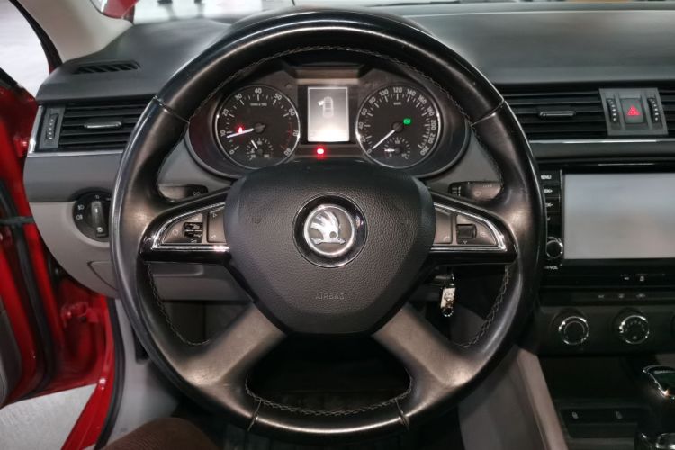 斯柯达 明锐 2015款 1.6L 自动逸俊版中控内饰13