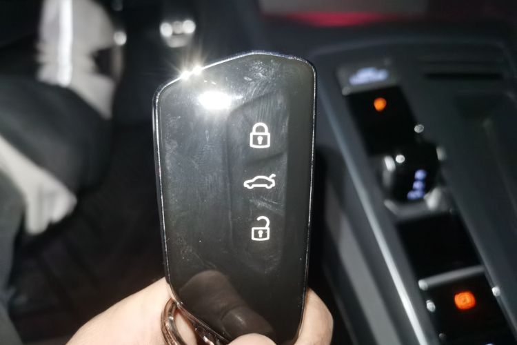 大众 高尔夫 2023款 280TSI DSG R-Line 20周年纪念版中控内饰11