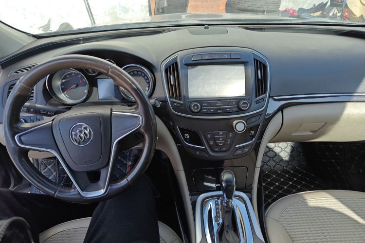 别克 君威 2015款 2.0L 领先时尚型中控内饰12