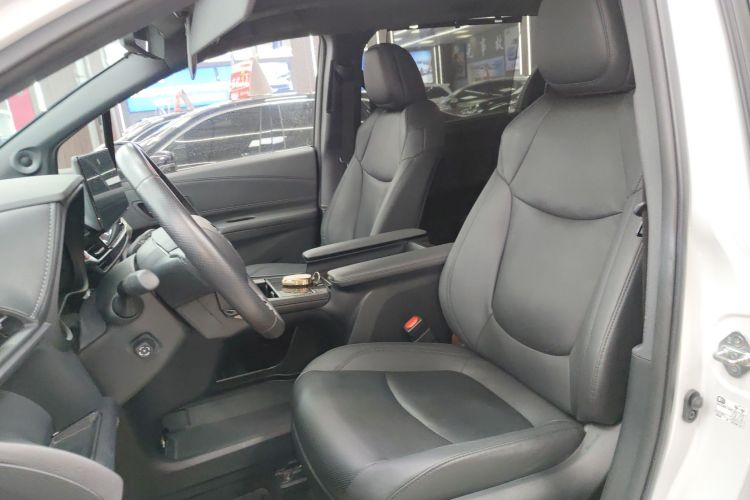 丰田 格瑞维亚 2023款 2.5L混动 旗舰VIP版局部细节19