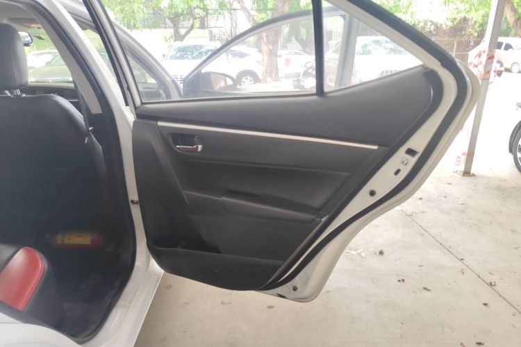 丰田 雷凌 2017款 改款 185T CVT精英版 国VI中控内饰45