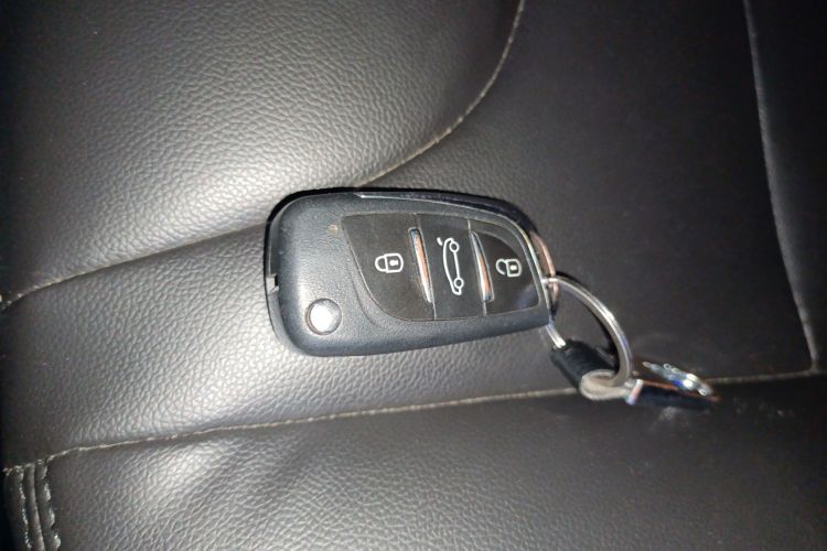 纳智捷 锐3 2016款 1.6L 手动智享型中控内饰11