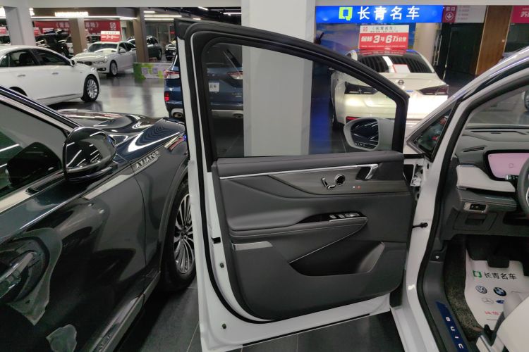 别克GL8 2025款 陆尊 智享版中控内饰7007