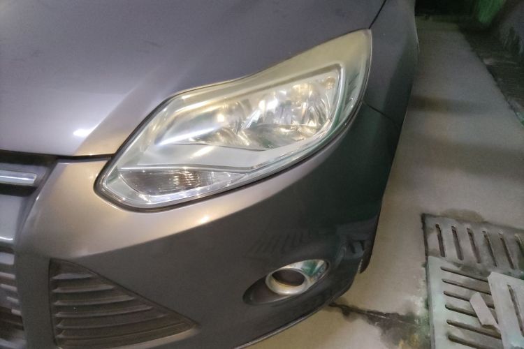 福特 福克斯 2012款 三厢 1.6L 自动风尚型车身外观36