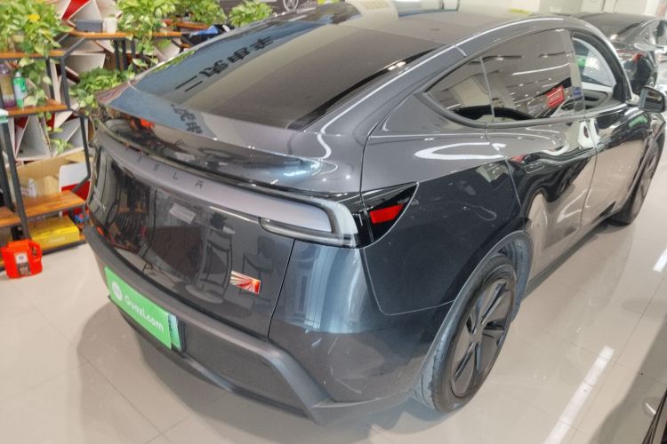 特斯拉 Model Y 2025款 后轮驱动 首发版车身外观7