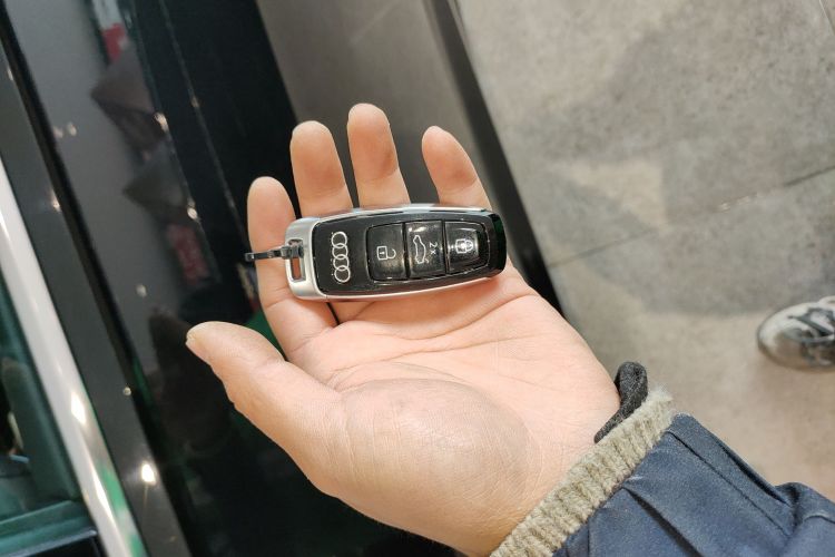 奥迪A6L 2024款 45 TFSI 臻选动感型中控内饰11