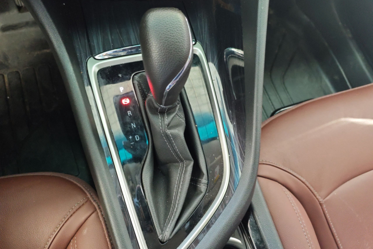 别克GL6 2018款 18T 5座豪华型中控内饰18