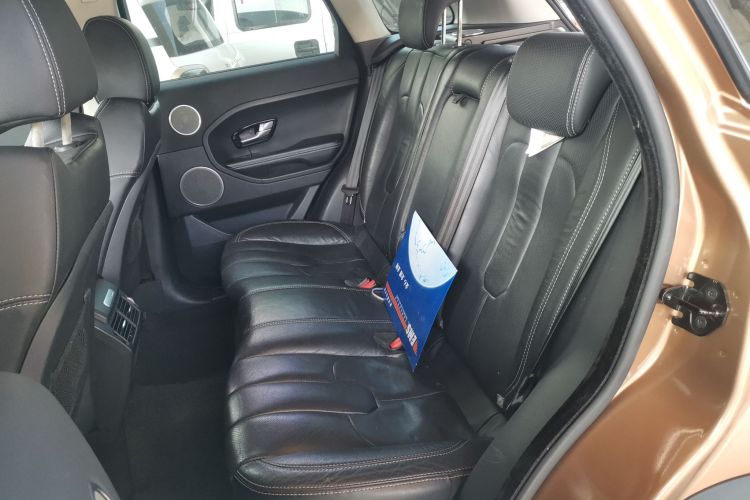 路虎 揽胜极光(进口) 2014款 2.0T 5门耀动版中控内饰21