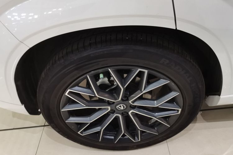 长安UNI-Z 2025款 1.5T 尊贵型车身外观6008