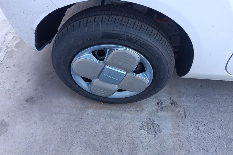 吉利银河 2024款 熊猫mini 200km 耐力熊车身外观6008