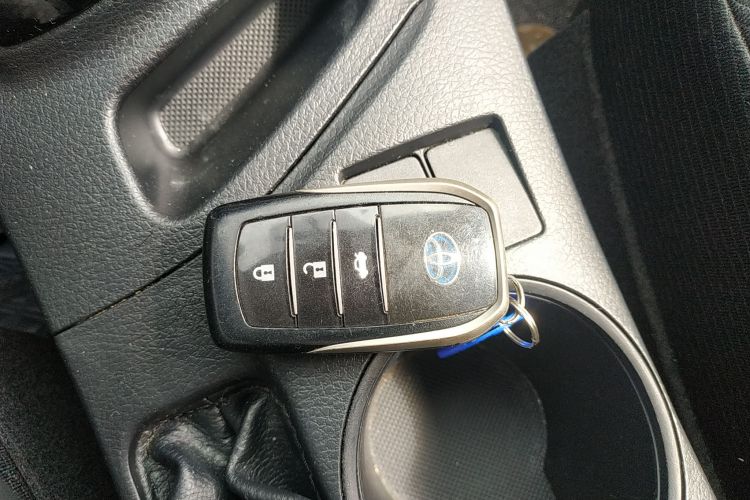 丰田 雷凌 2017款 改款双擎 1.8H GS E-CVT精英天窗版 国V中控内饰11