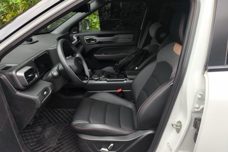 吉利汽车 吉利牛仔 2025款 1.5TD 潮玩版中控内饰19