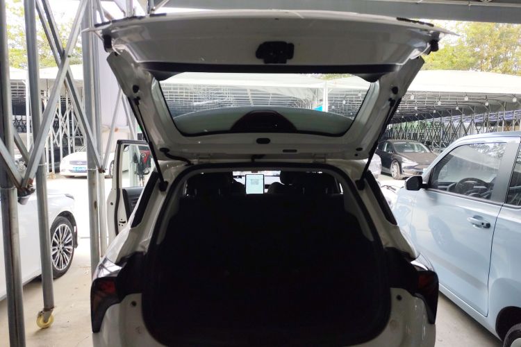 哪吒汽车 哪吒V 2021款 标准续航版升级型机舱底盘23